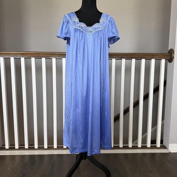Vtg Vanity Fair M Satin Blue Nylon Embroided Nightgown Dress Robe Set Feminine - Picture 3 of 14